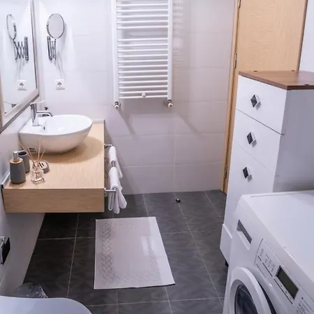 Full Near Osmanbey Metro Nianta Apartment