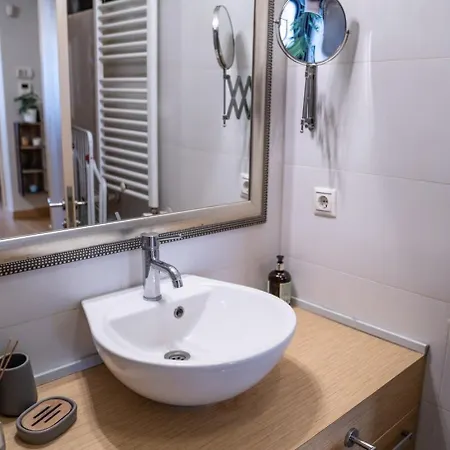 Apartment Full Near Osmanbey Metro Nianta